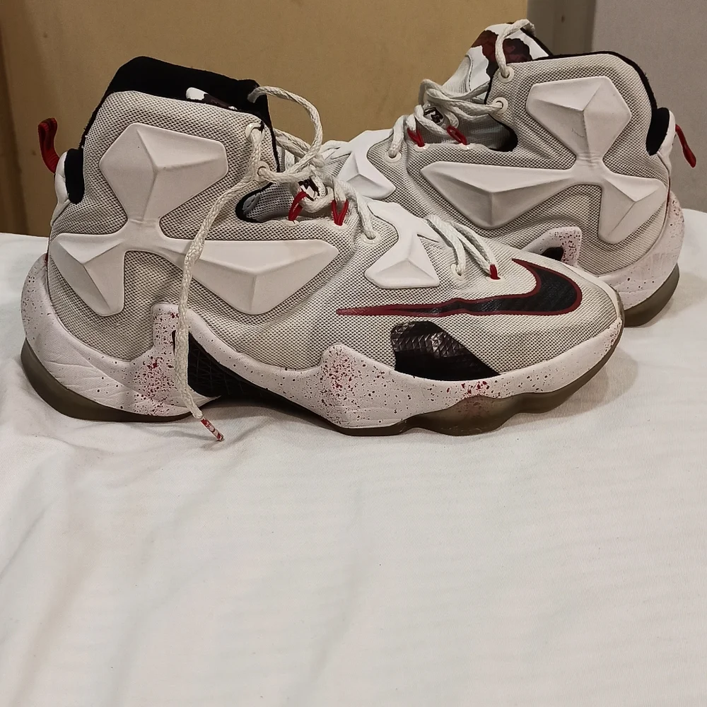 Nike LeBron James  13 Horror Flick Hypebeast. - Picture 11 of 12